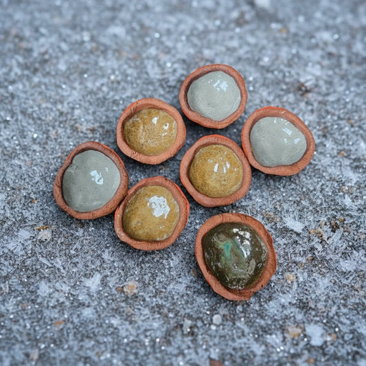 Geode Gloss Terracotta Trinket Dish – Earthy Luster Pinched Pot, Ø8×2 cm by Red Raven Pottery