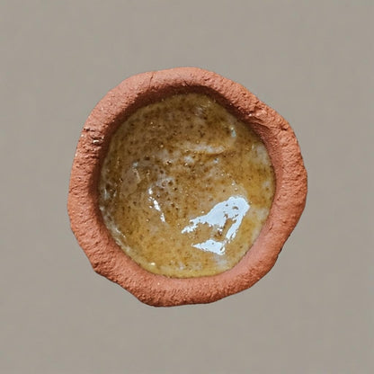 Geode Gloss Terracotta Trinket Dish – Earthy Luster Pinched Pot, Ø8×2 cm by Red Raven Pottery