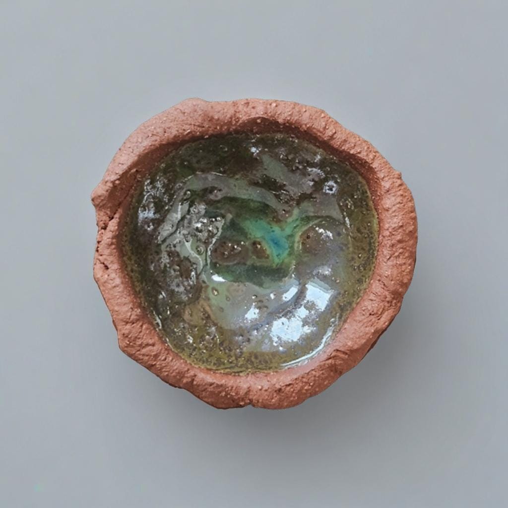 Geode Gloss Terracotta Trinket Dish – Earthy Luster Pinched Pot, Ø8×2 cm by Red Raven Pottery