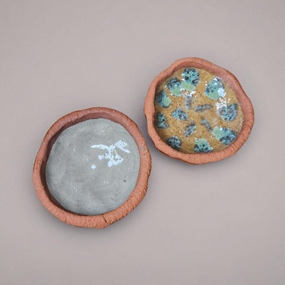 Geode Gloss Terracotta Trinket Dish – Earthy Luster Pinched Pot, Ø11×2 cm by Red Raven Pottery