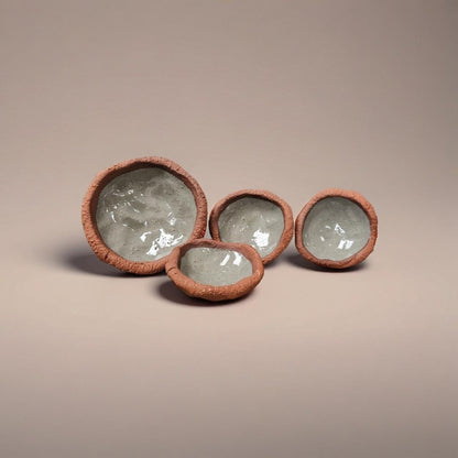 Geode Gloss Terracotta Trinket Dish – Earthy Luster Pinched Pot, Ø11×2 cm by Red Raven Pottery