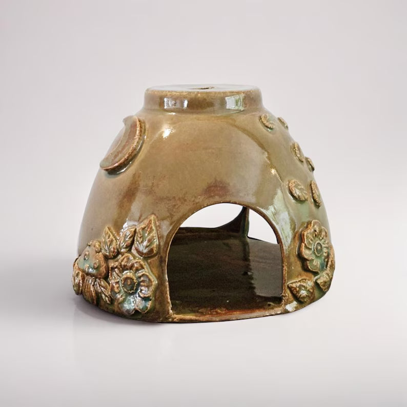 Greenwild Ceramic Bird Feeder & Shelter – Quiet Garden Refuge, Ø10×12 cm by Red Raven Pottery