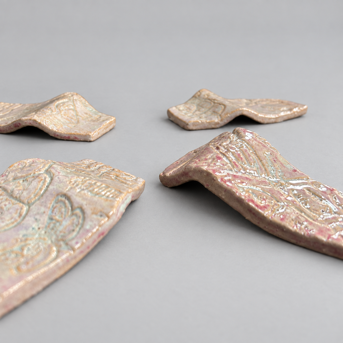Heather Entomology Handmade Ceramic Cutlery Rests – Coffin-Shaped Tableware, 9 × 4 × 1 cm by Red Raven Pottery