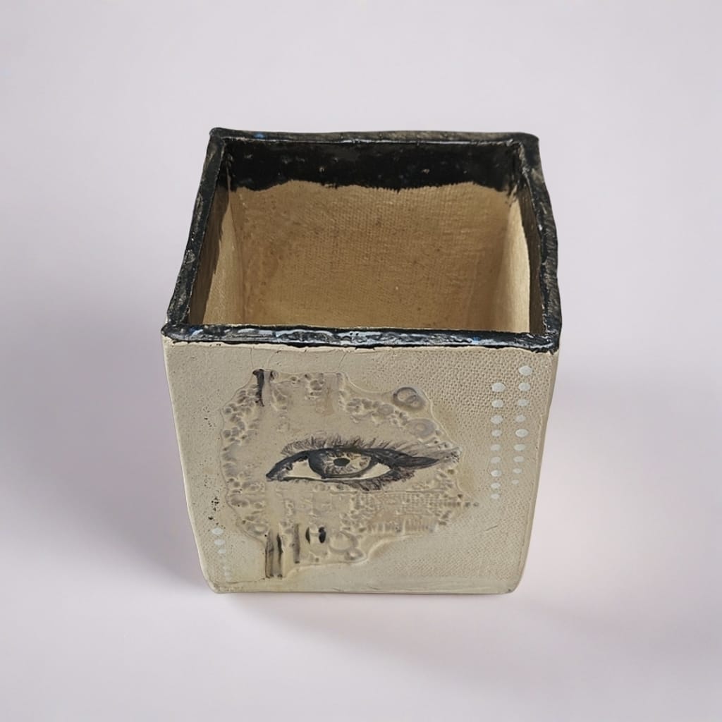 I See You Ceramic Vase – Watchful Presence In Clay, Ø8×10 cm by Red Raven Pottery