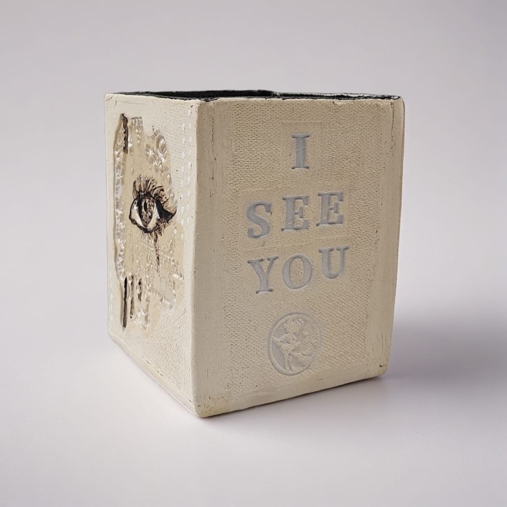 I See You Ceramic Vase – Watchful Presence In Clay, Ø8×10 cm by Red Raven Pottery