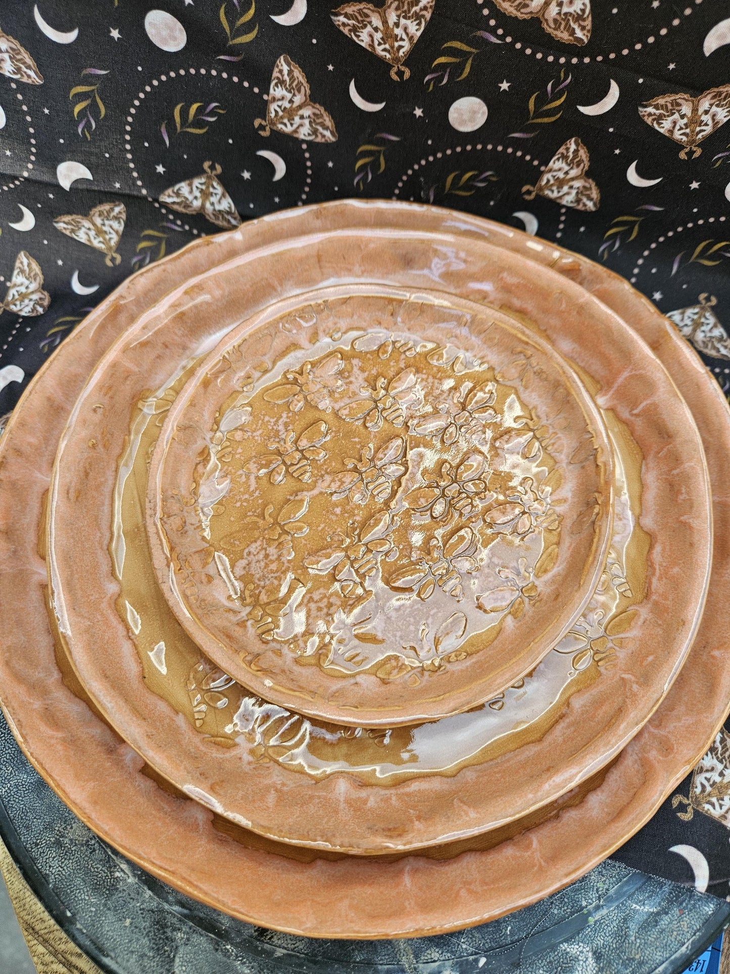 Handmade dinnerset of 3 Bee