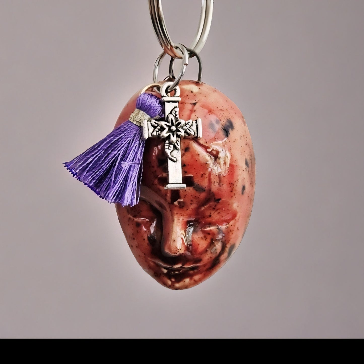 Gothic Baby Skull Keychains – Eerie Staring Ceramic Charms, 4×3 cm, various designs