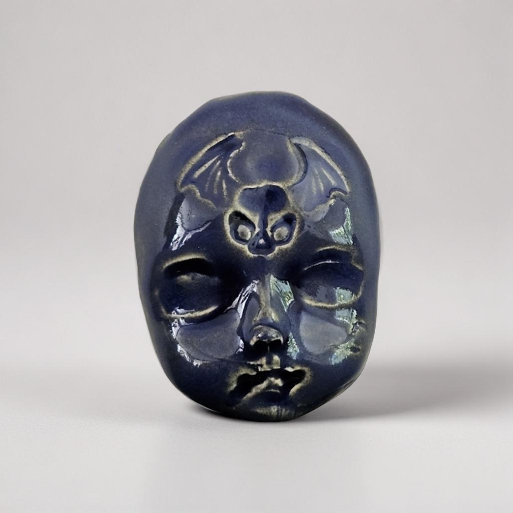 Occult Baby Face Magnet – Handmade Ceramic, 4x3 cm, Dark & Disturbing Decor