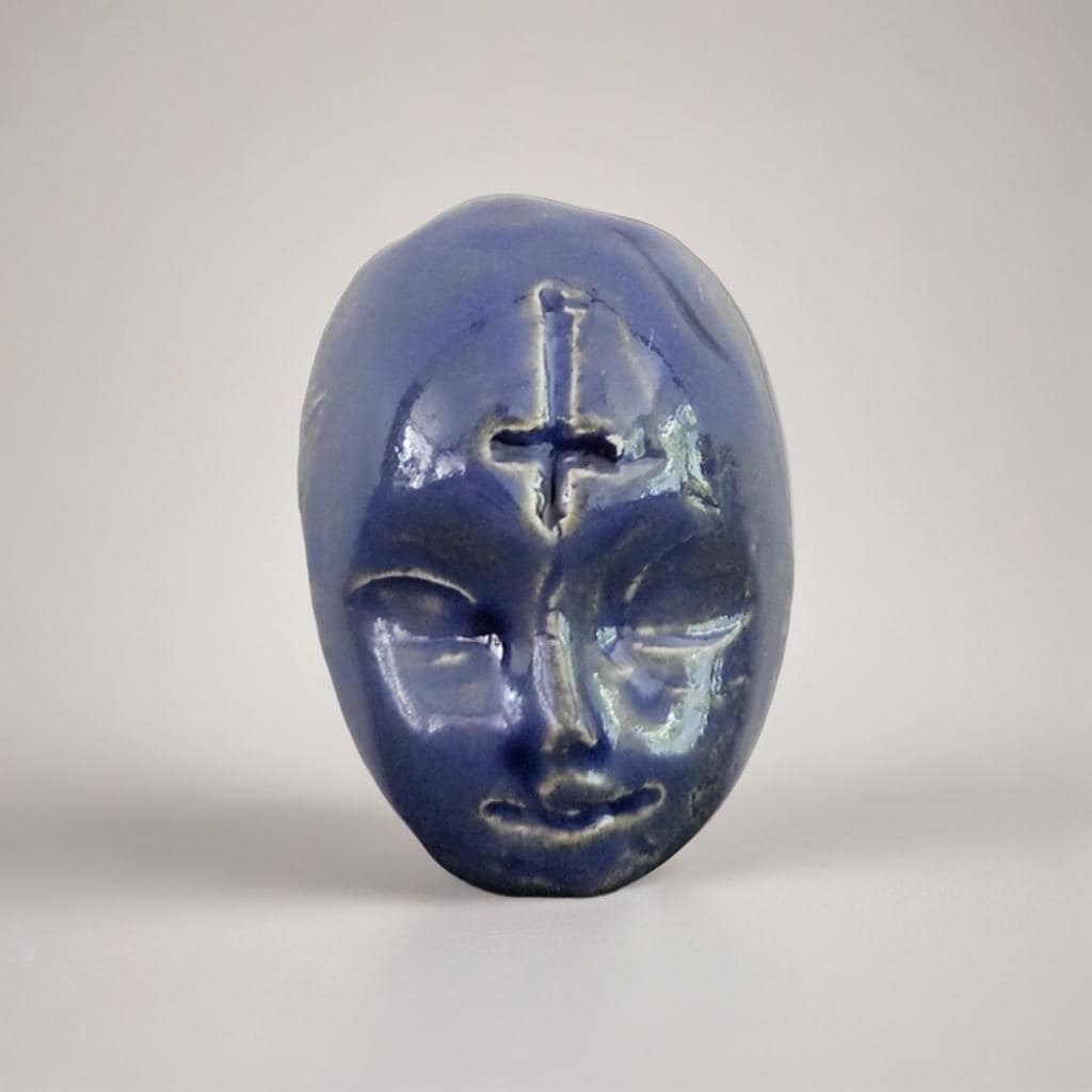 Occult Baby Face Magnet – Handmade Ceramic, 4x3 cm, Dark & Disturbing Decor