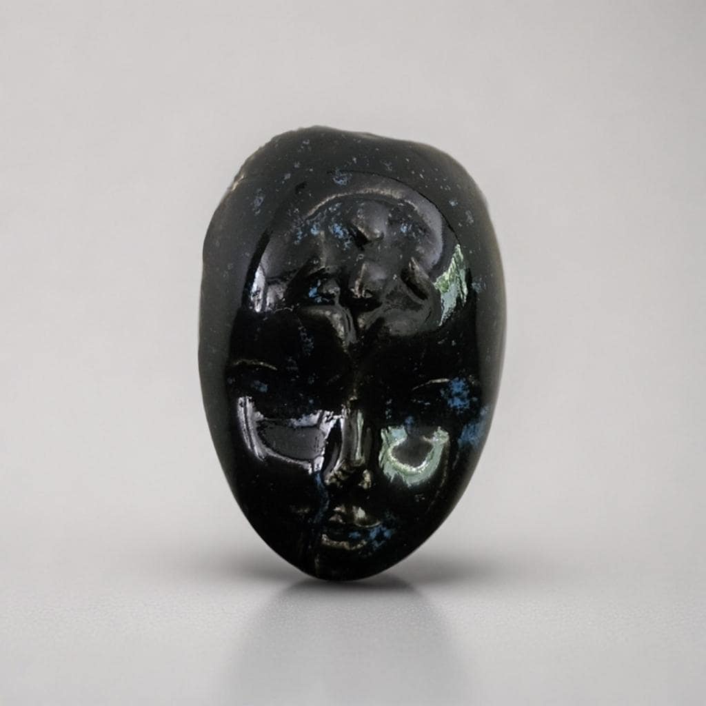 Occult Baby Face Magnet – Handmade Ceramic, 4x3 cm, Dark & Disturbing Decor
