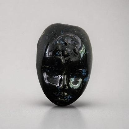 Occult Baby Face Magnet – Handmade Ceramic, 4x3 cm, Dark & Disturbing Decor
