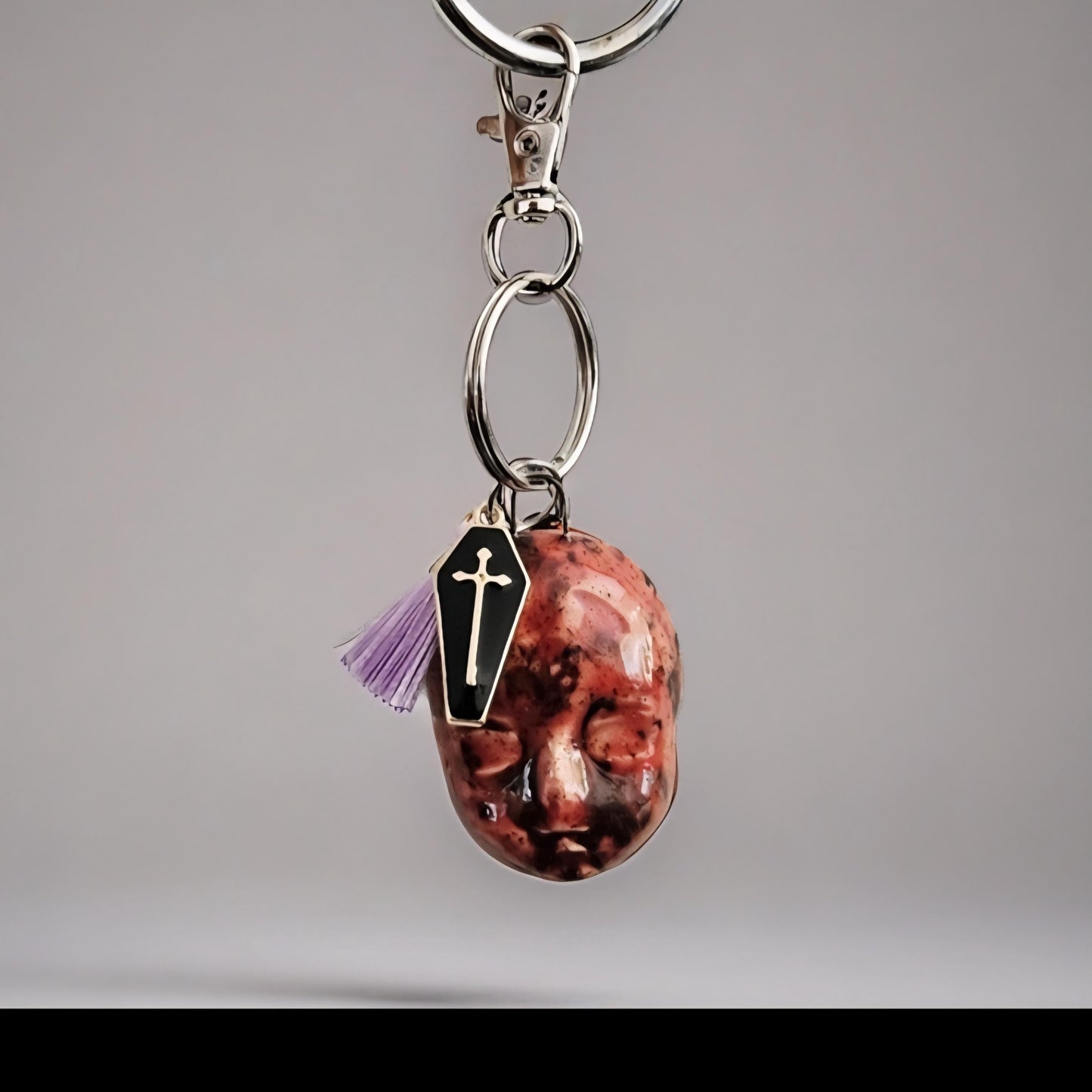 Gothic Baby Skull Keychains – Eerie Staring Ceramic Charms, 4×3 cm, various designs