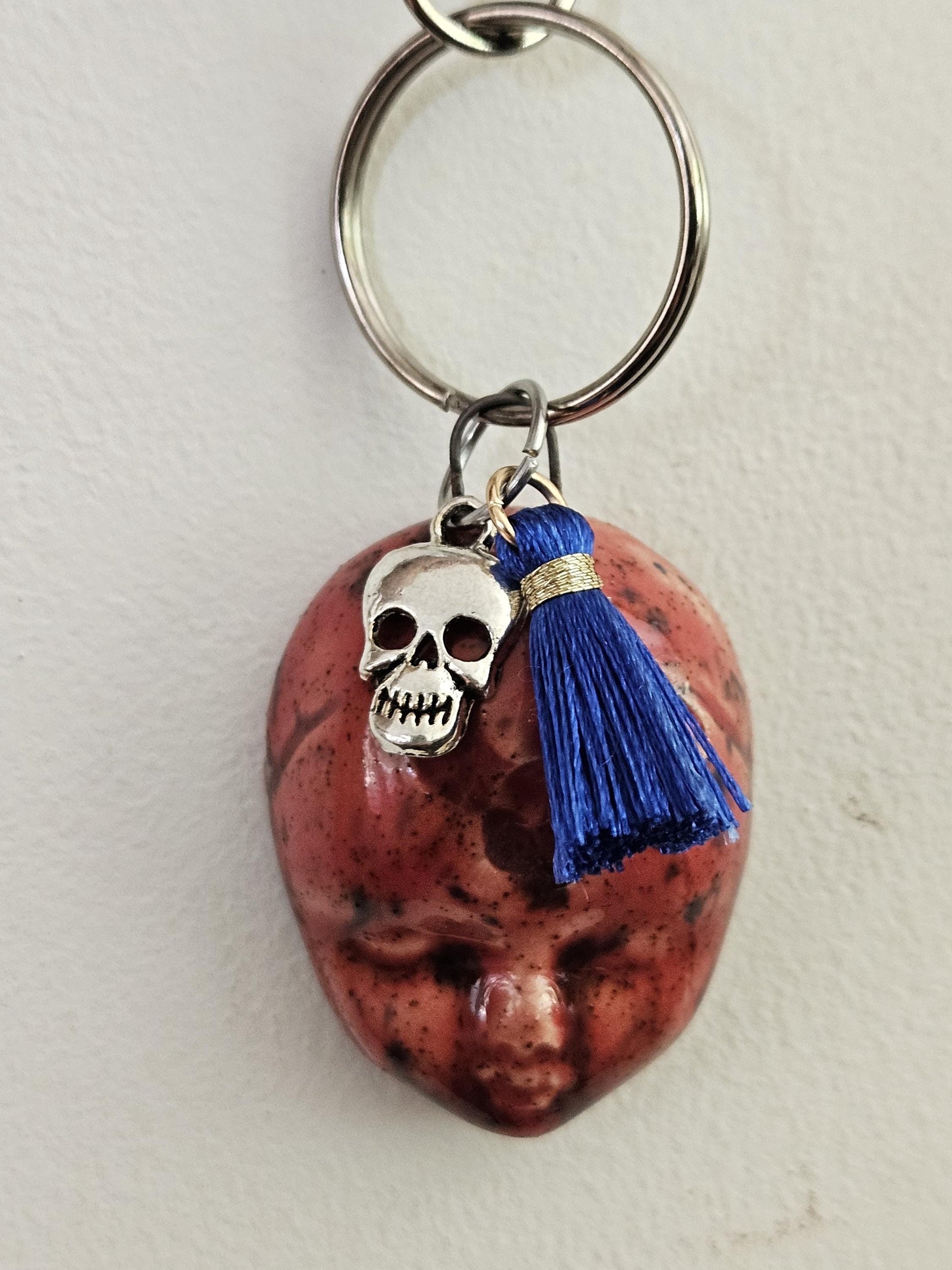 Gothic Baby Skull Keychains – Eerie Staring Ceramic Charms, 4×3 cm, various designs