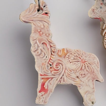 Alpaca Ornament Keychain – Embossed Ceramic Charm with Pink Tassel