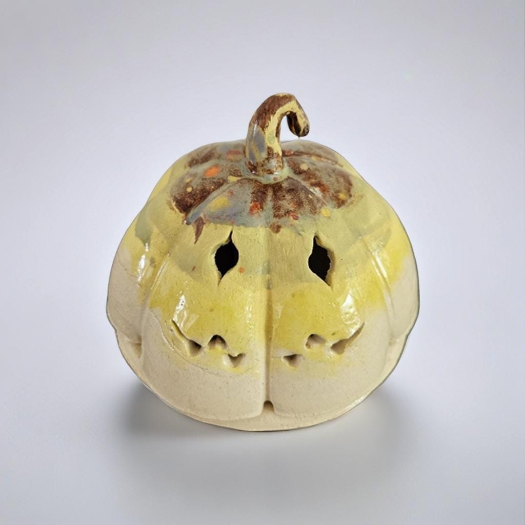 Harvest Pumpkin Tealight – Ceramic Halloween Lantern, Ø11×8 cm