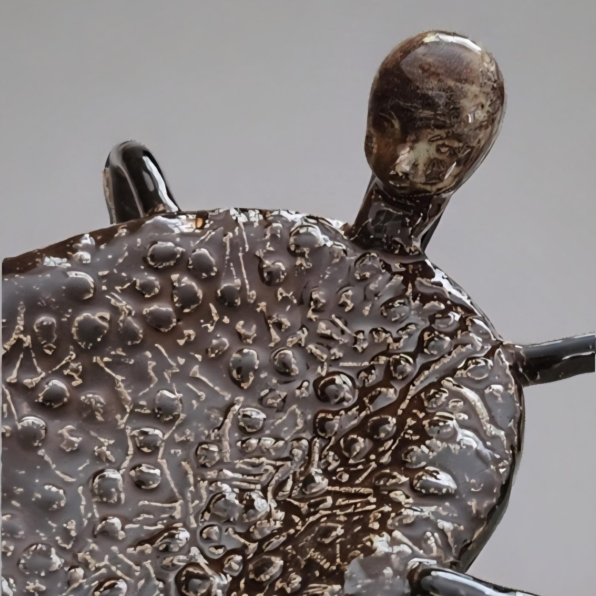 Arachnid Bones Jewelry Dish – Ceramic Guardian of Trinkets, 24×22×6.5 cm