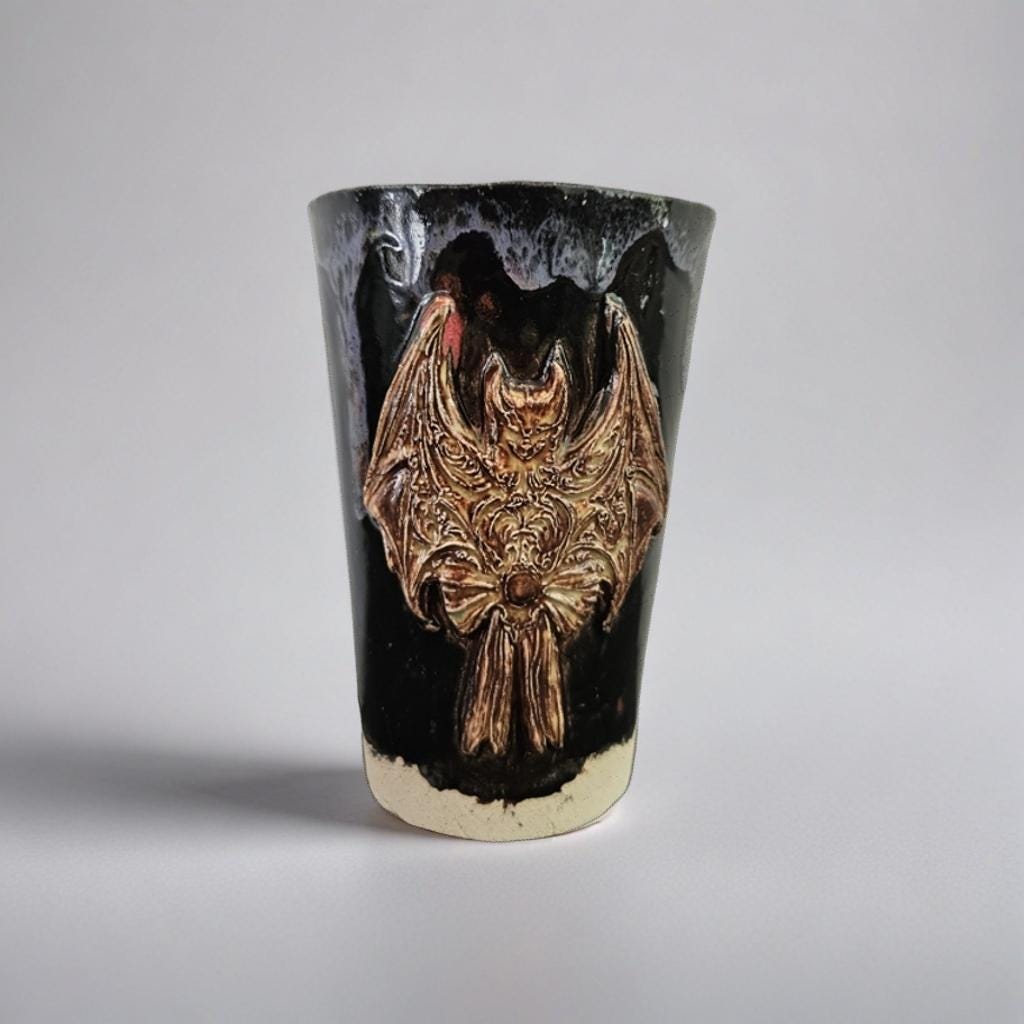 Nocturnal Bat Tumbler – Gothic Ritual Ceramic Vessel, Ø8×12 cm