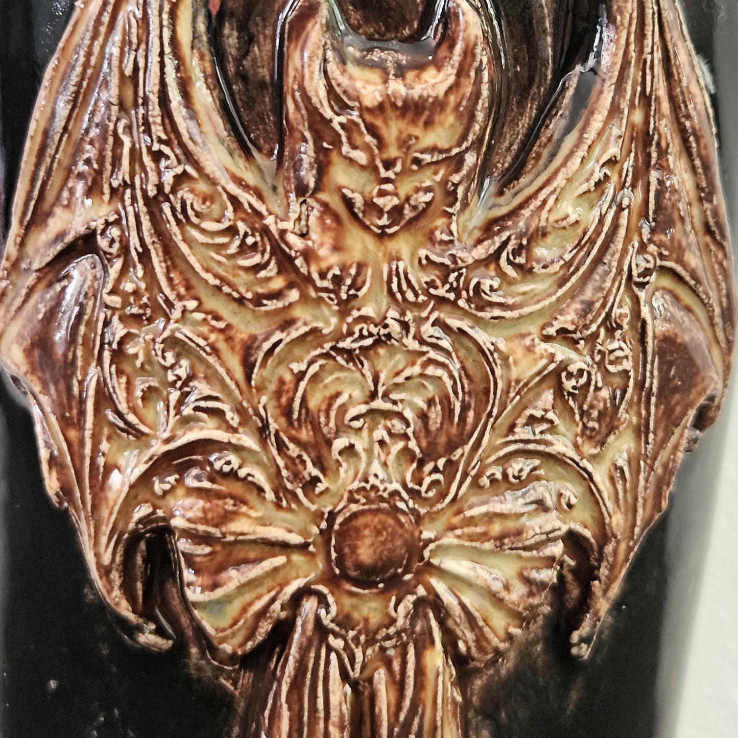 Nocturnal Bat Tumbler – Gothic Ritual Ceramic Vessel, Ø8×12 cm
