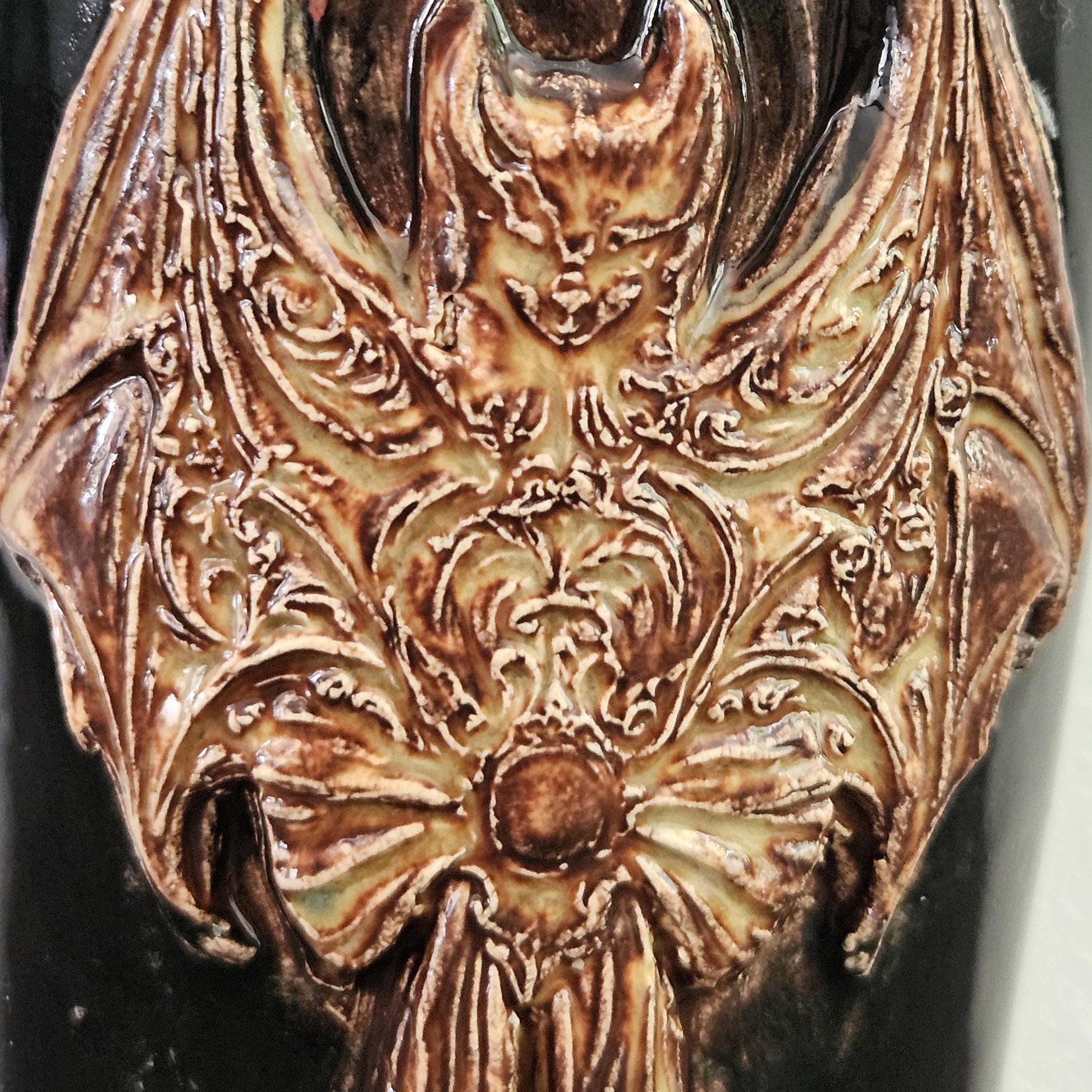Nocturnal Bat Tumbler – Gothic Ritual Ceramic Vessel, Ø8×12 cm