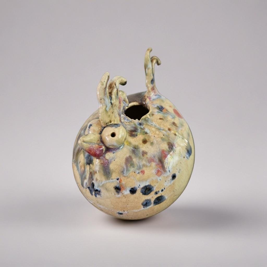 Curious Chicken Ceramic Sculpture – Speckled Charm Vessel, Ø13×11 cm