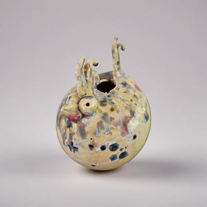 Curious Chicken Ceramic Sculpture – Speckled Charm Vessel, Ø13×11 cm