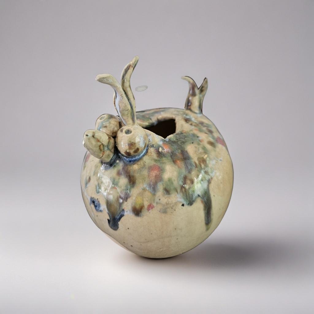 Curious Chicken Ceramic Sculpture – Speckled Charm Vessel, Ø13×11 cm