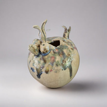 Curious Chicken Ceramic Sculpture – Speckled Charm Vessel, Ø13×11 cm
