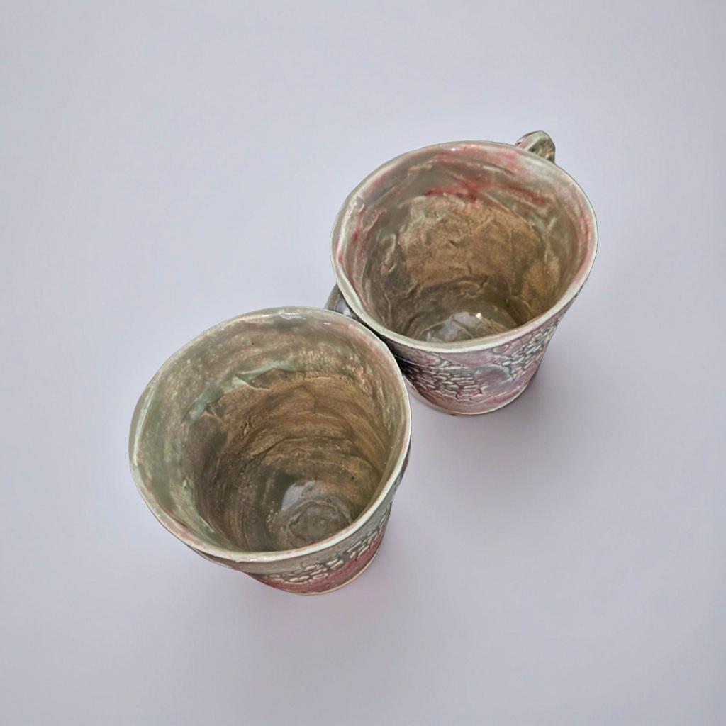 Yard of Bones Ceramic Coffee Mug – Shadows of Life Carved in Clay, Ø8×7.5 cm