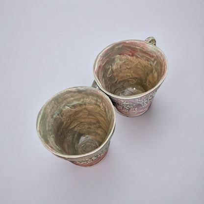 Yard of Bones Ceramic Coffee Mug – Shadows of Life Carved in Clay, Ø8×7.5 cm