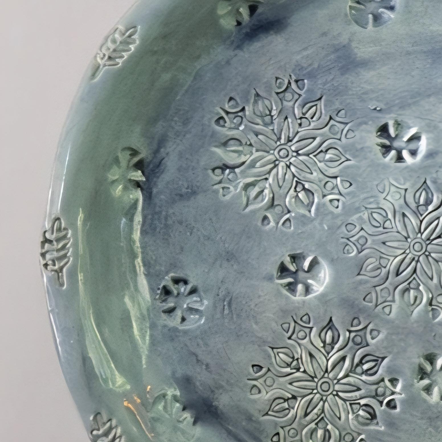 Oceanic Mandala Ceramic Plate – Summer Memories Captured in Glaze, Ø21.5×2 cm