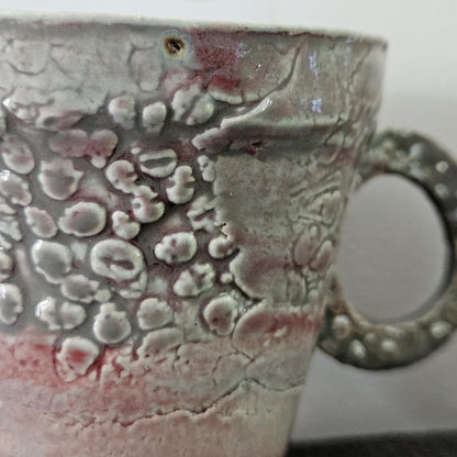 Yard of Bones Ceramic Coffee Mug – Shadows of Life Carved in Clay, Ø8×7.5 cm