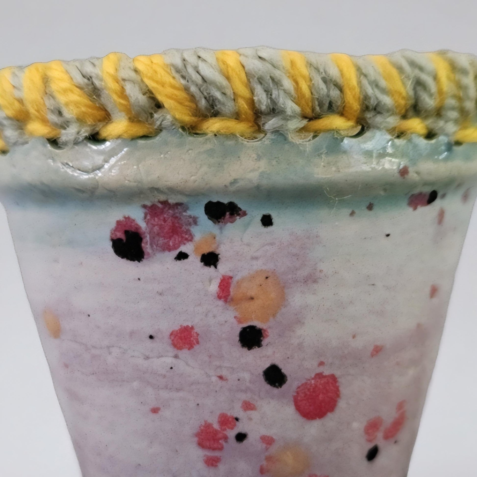 Crochet Rim Ceramic Planter – Playful Stitch-Touched Vessel, Ø6×7.5 cm