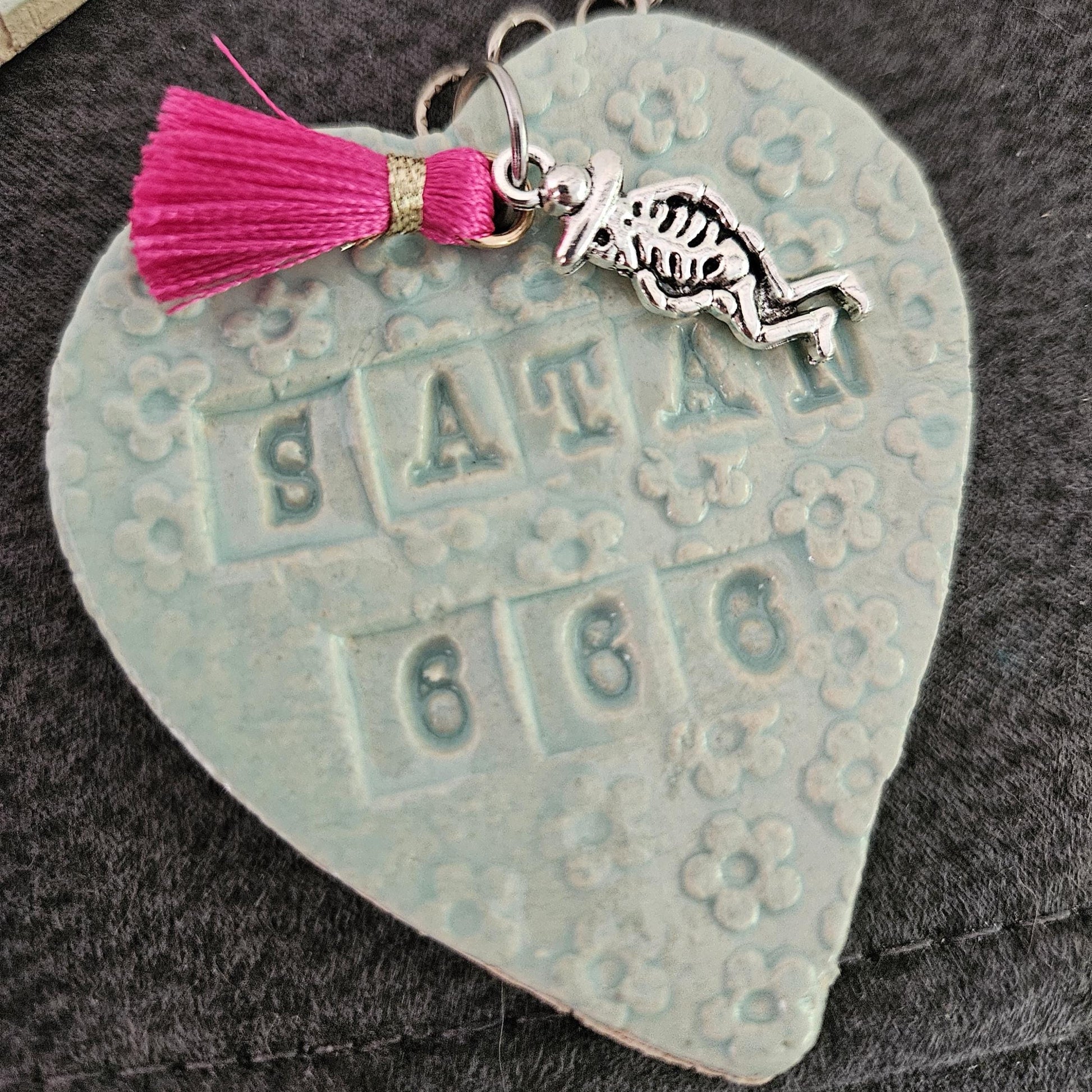 Not so loving heart Keychain – Cheerful Companion Charm, 6x5 cm