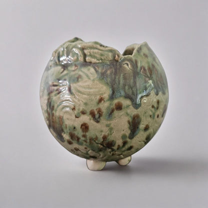 Hatching Sphere Ceramic Planter – Woodland Leaf-Touched Shell, Ø11×11 cm