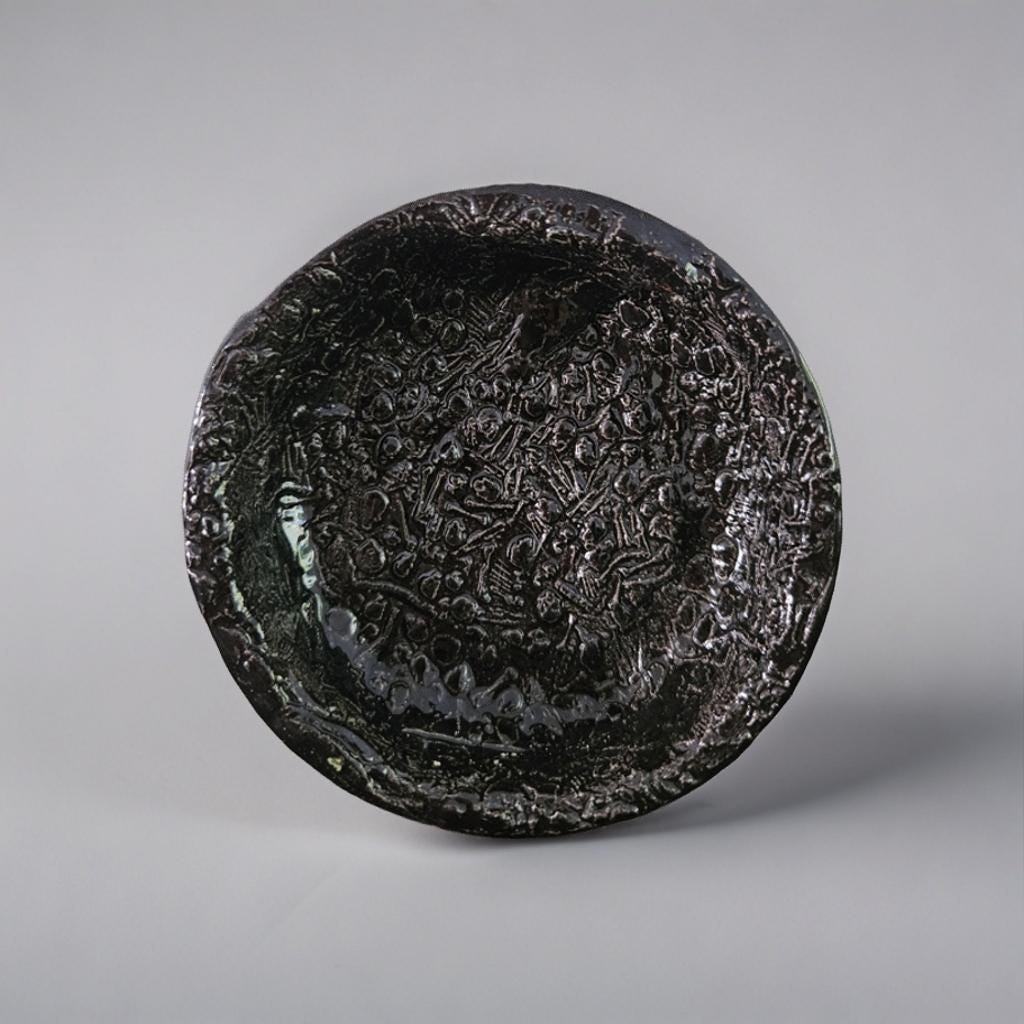 Graveyard of Bones Trinket Dish – Ceramic Macabre for Keepsakes, Ø10×2 cm