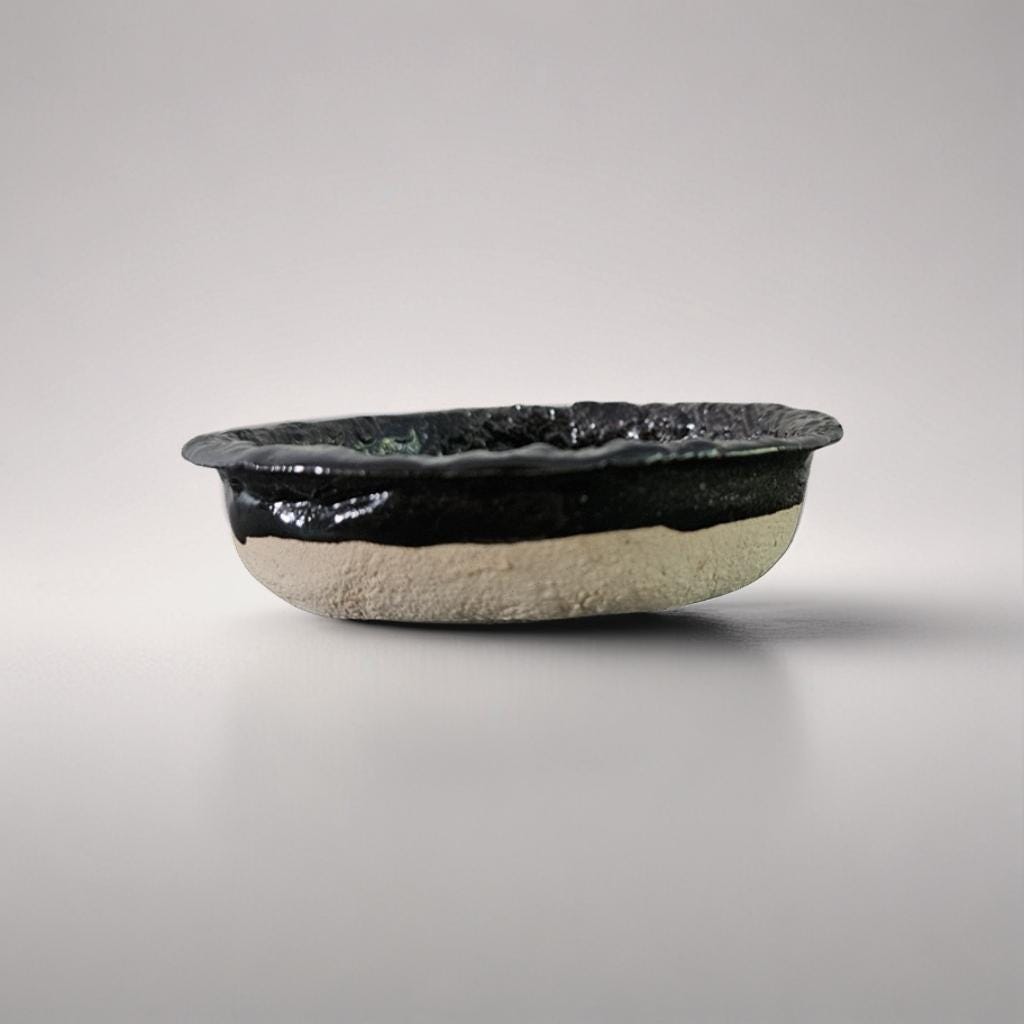 Graveyard of Bones Trinket Dish – Ceramic Macabre for Keepsakes, Ø10×2 cm