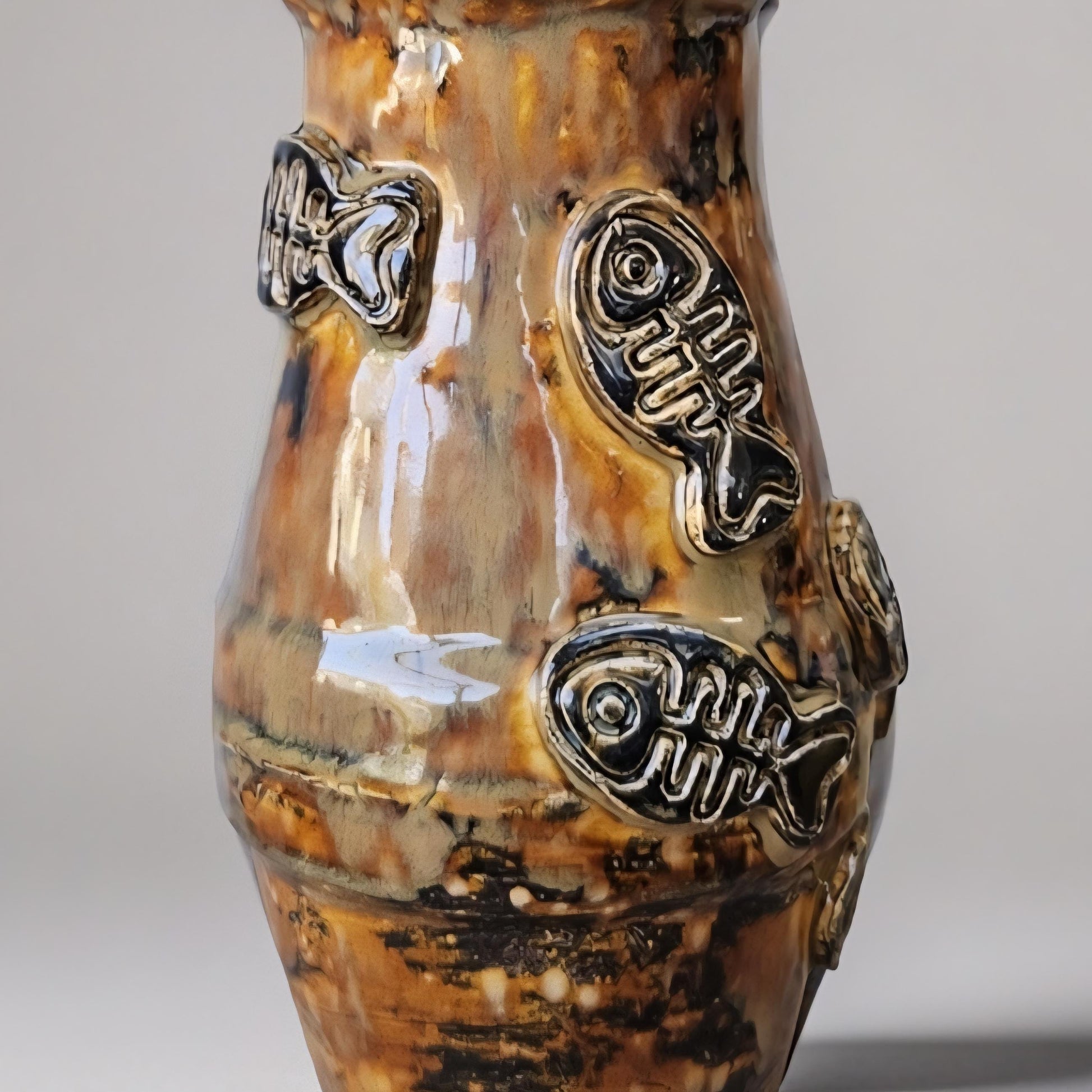 Earthfire Small Ceramic Vase – Amber Glazed Fishbone Vessel, Ø9×17 cm by Red Raven Pottery