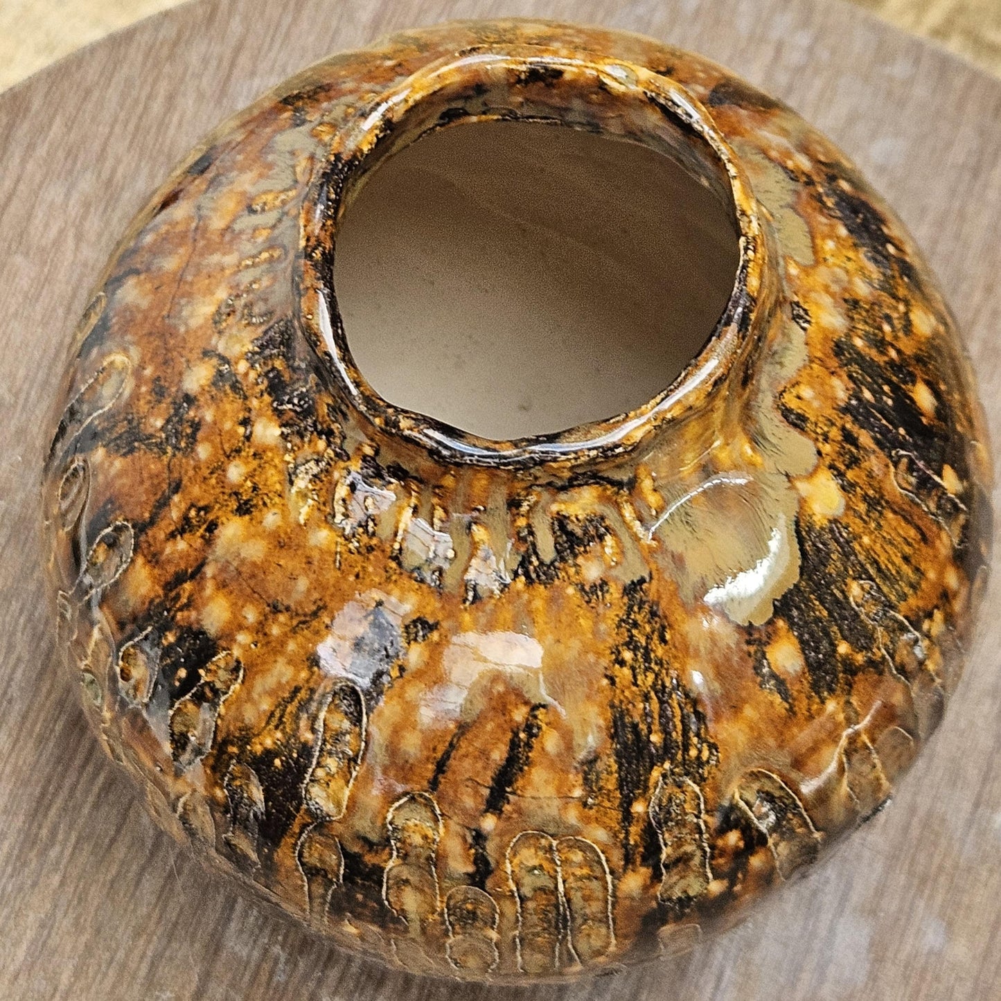 Rustic Relief Ceramic Sphere Vase – Earthen Textured Vessel, Ø13×15 cm by Red Raven Pottery