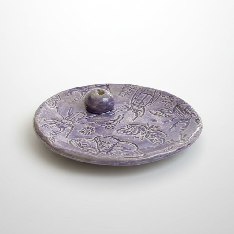 Lavender Entomology Ceramic Incense Holder – Botanical Imprint Ritual Dish, Ø9.5×1 cm by Red Raven Pottery
