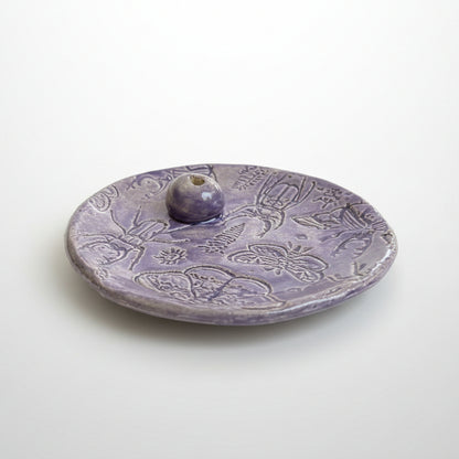 Lavender Entomology Ceramic Incense Holder – Botanical Imprint Ritual Dish, Ø9.5×1 cm by Red Raven Pottery