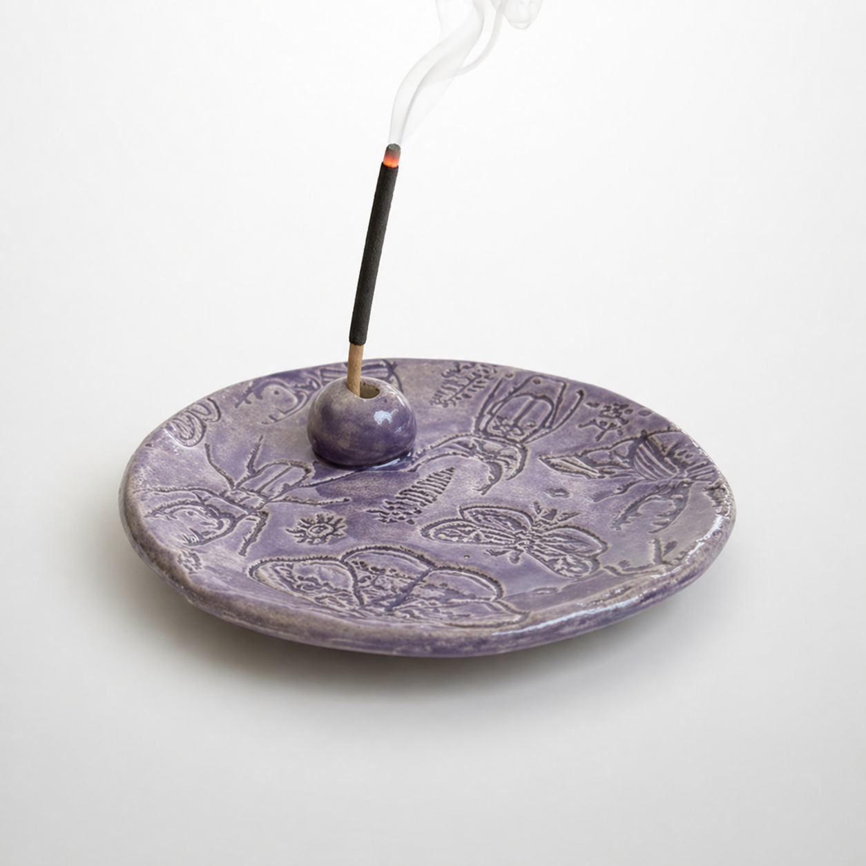 Lavender Entomology Ceramic Incense Holder – Botanical Imprint Ritual Dish, Ø9.5×1 cm by Red Raven Pottery