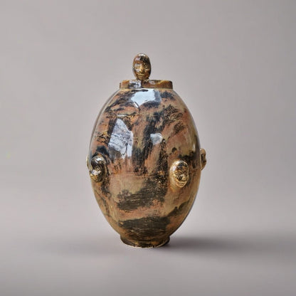 Life on Mars Ceramic Vase – Newborn Faces in Quiet Orbit, Ø9×13 cm by Red Raven Pottery