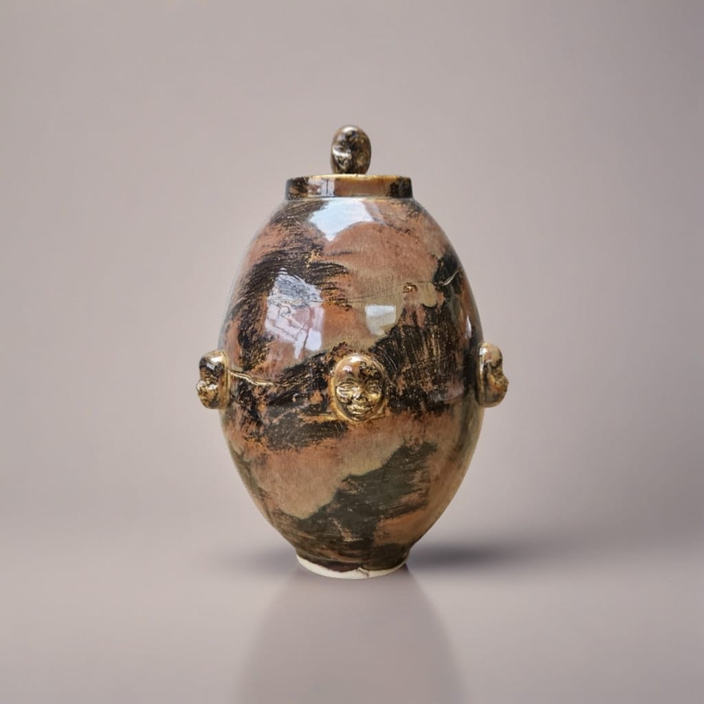Life on Mars Ceramic Vase – Newborn Faces in Quiet Orbit, Ø9×13 cm by Red Raven Pottery