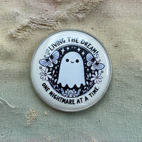Living the Dream Lapel Pin – Nightmare Ghost Metal Badge, 3.6 × 3.6 cm