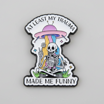 My Trauma Made Me Funny Lapel Pin – Alien Abduction Metal Badge, 2.5 × 3.5 cm