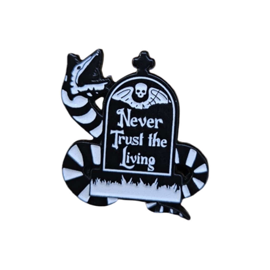 Never Trust the Living Lapel Pin – Beetle Tombstone Metal Badge, 2.1 × 2.6 cm