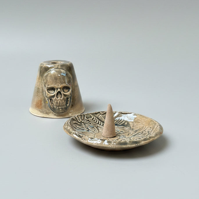 Nocturne Sightings Ceramic Incense Holder – Cone Ritual Vessel, Ø8×5.5 cm