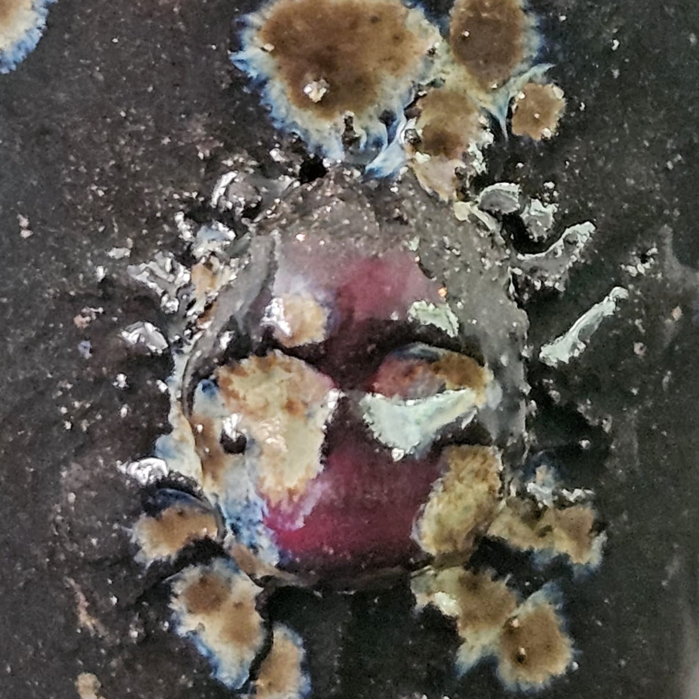 Obsidian Skull Ceramic Mini – Guardian Jar for Shots & Succulents, Ø4×4 cm by Red Raven Pottery
