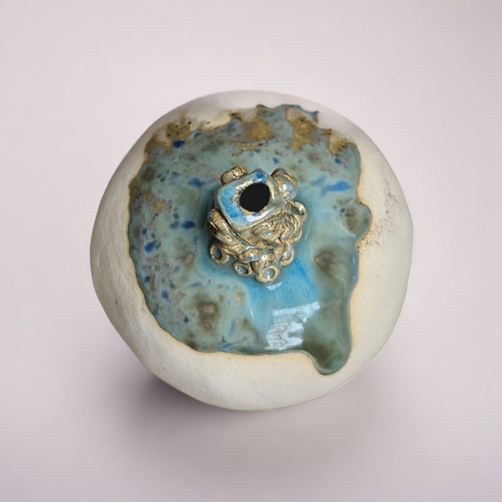 Ocean’s Grip Ceramic Vase – Held By The Deep, Ø9×13 cm by Red Raven Pottery