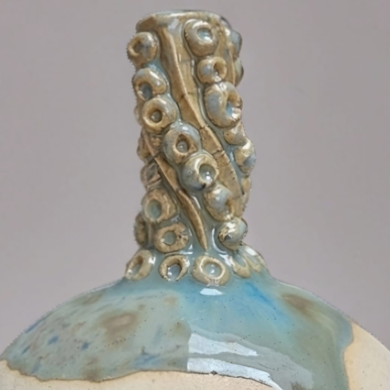Ocean’s Grip Ceramic Vase – Held By The Deep, Ø9×13 cm by Red Raven Pottery
